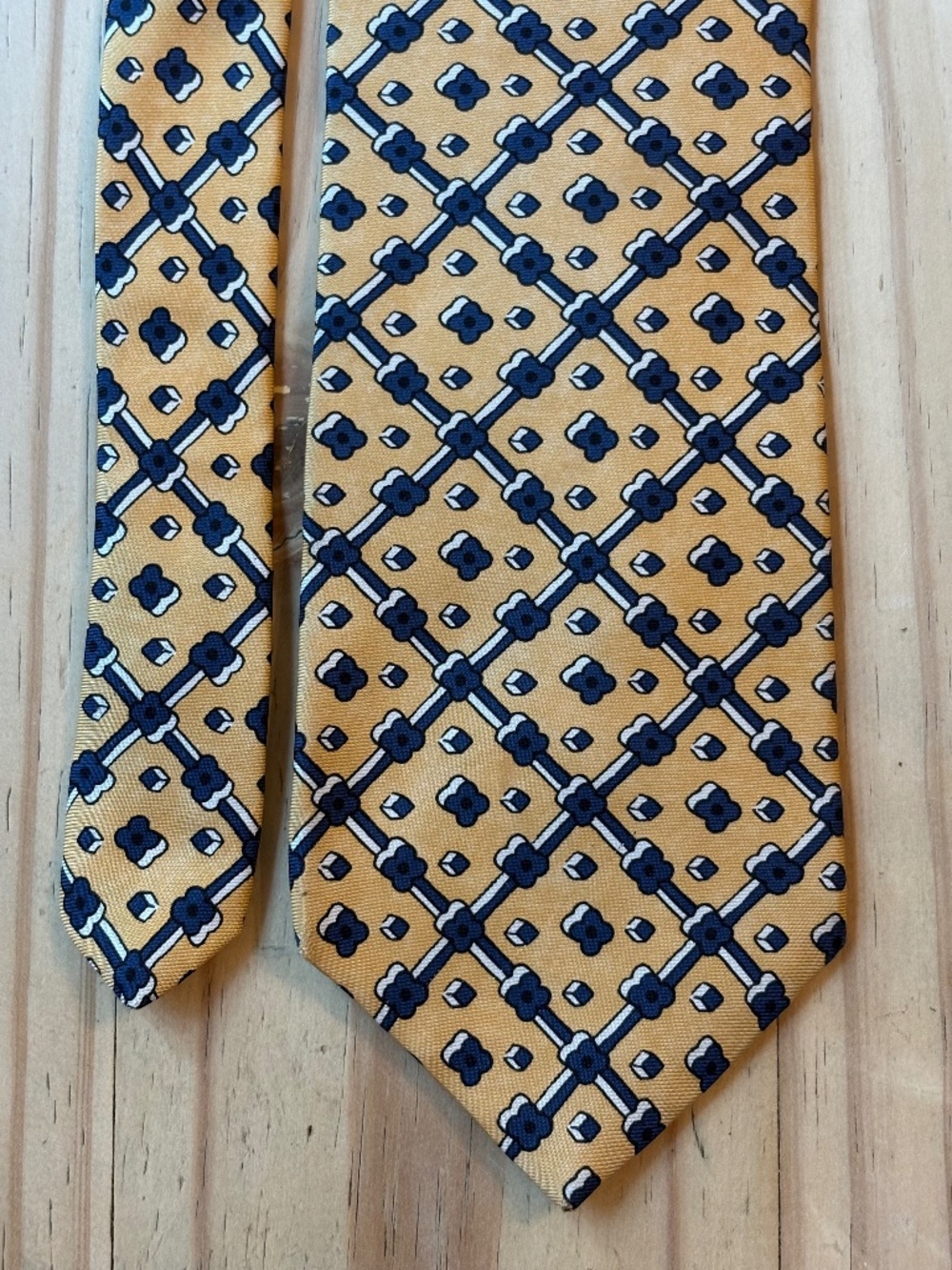 Vintage Tom James 100% Silk Tie - Classic 3.75'' Width